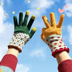 1pair Cute Pattern Knitted Thermal Windproof Touchscreen Gloves for Winter Outdoor Activities